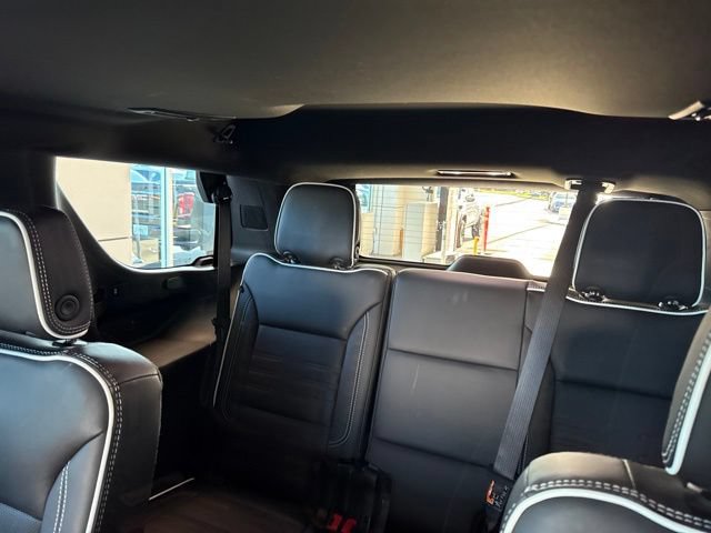 Used 2025 GMC Yukon AT4 Ultimate w/ LPO, Floor Liner Package AWD/4WD image 12