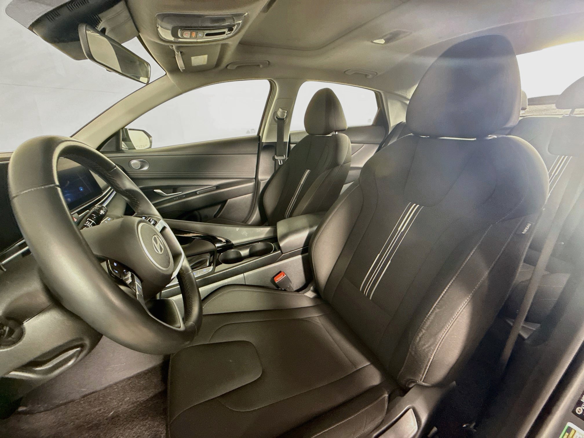 Used 2025 Hyundai Elantra SEL FWD image 26