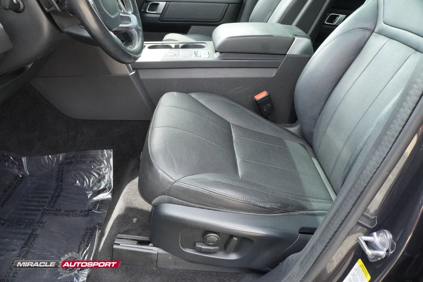 Used 2020 Land Rover Discovery Landmark AWD/4WD image 18