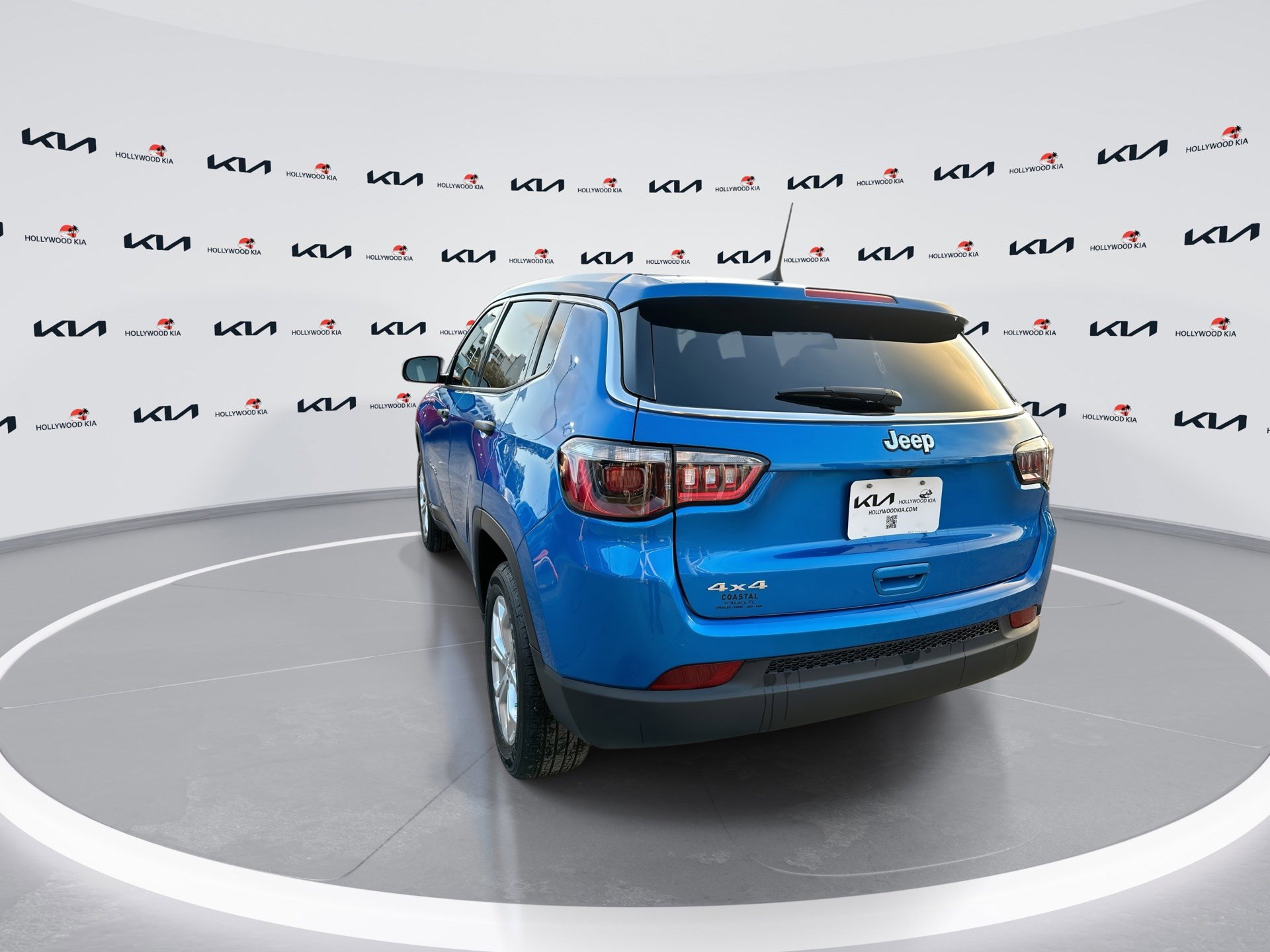 Used 2024 Jeep Compass Sport image 6