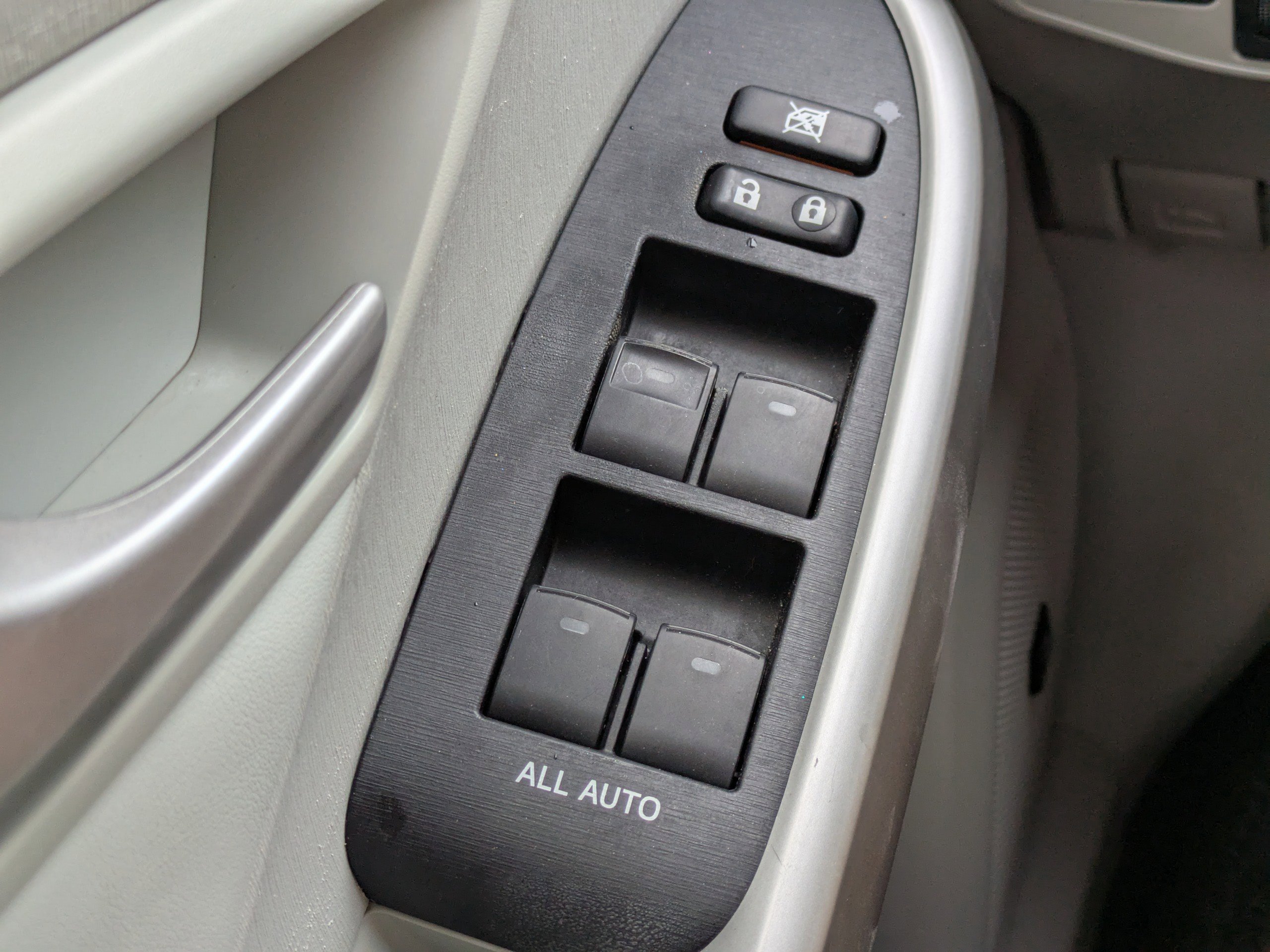 Used 2015 Toyota Prius Four image 21