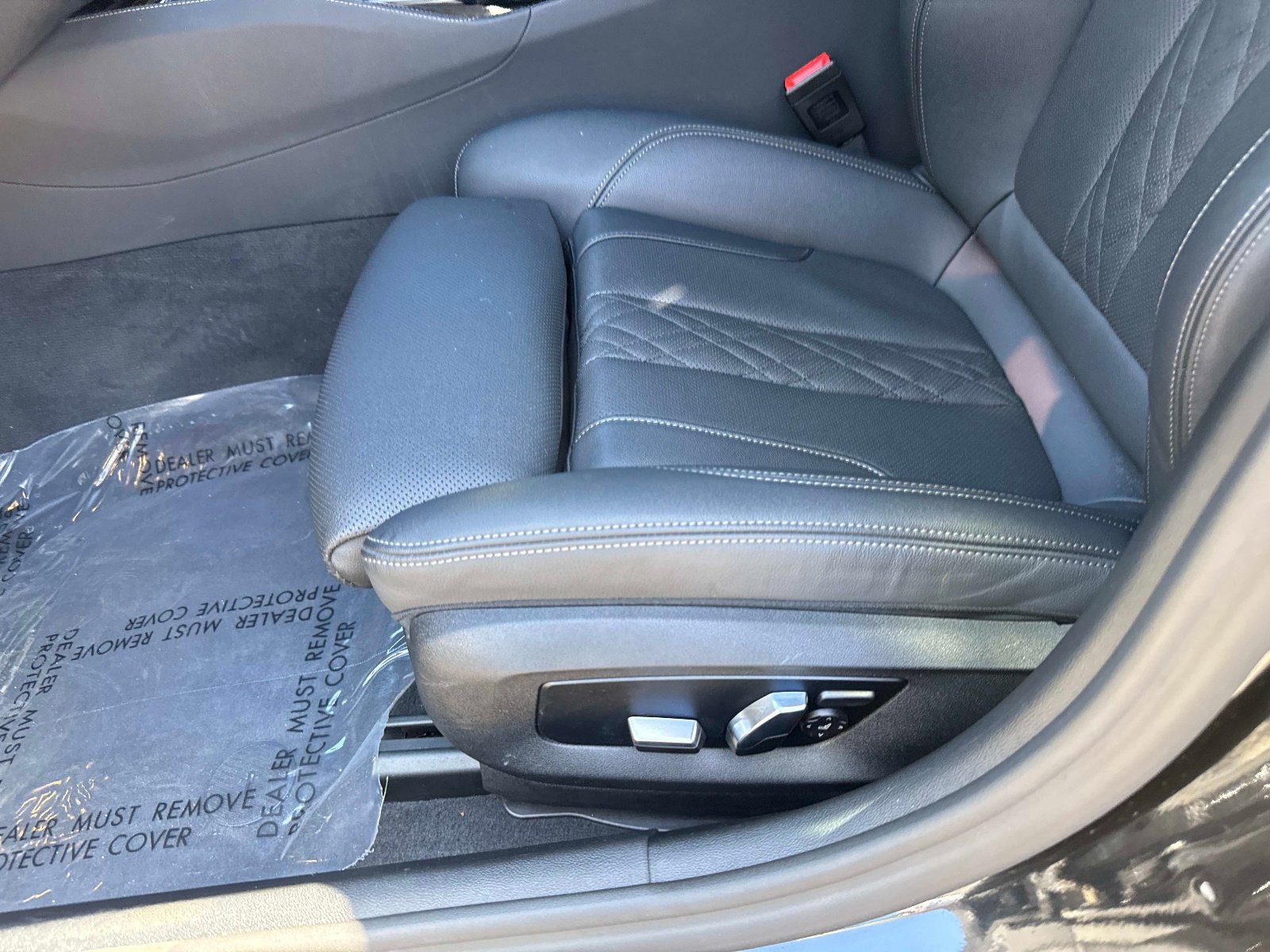 Used 2023 BMW 530e w/ M Sport Package image 38