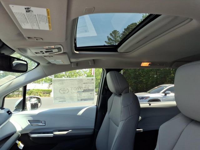 New 2026 Toyota Sienna XLE image 13