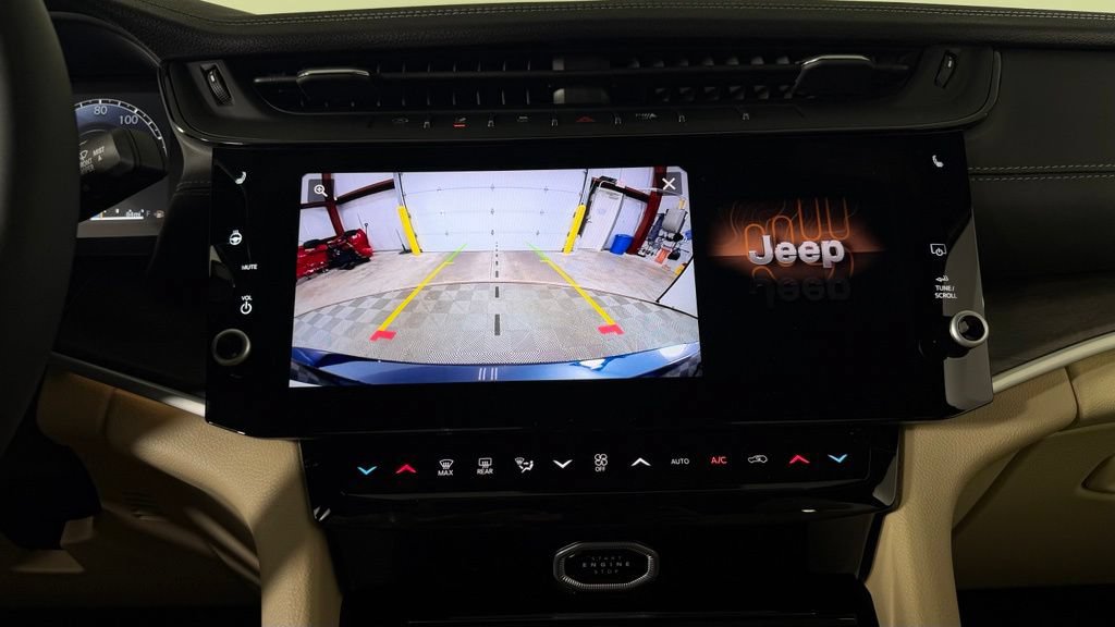 New 2026 Jeep Grand Cherokee L Limited w/ Limited Altitude Package AWD/4WD image 23