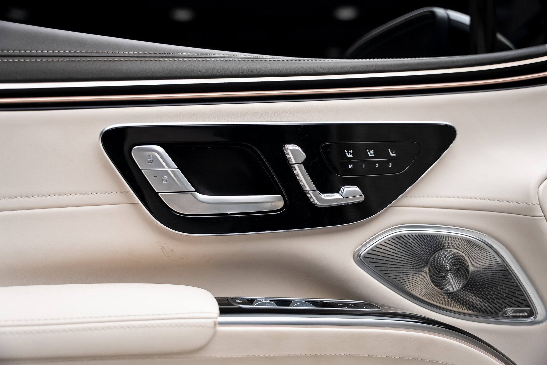 Used 2024 Mercedes-Benz Maybach EQS 680 4MATIC image 54