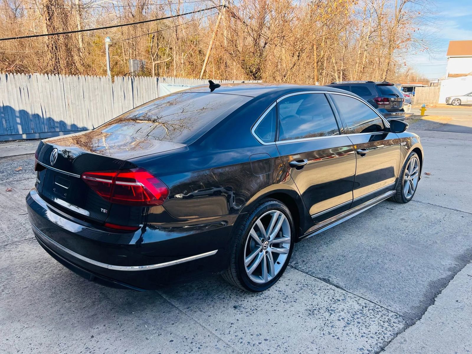 Used 2017 Volkswagen Passat 1.8T R-Line FWD image 10
