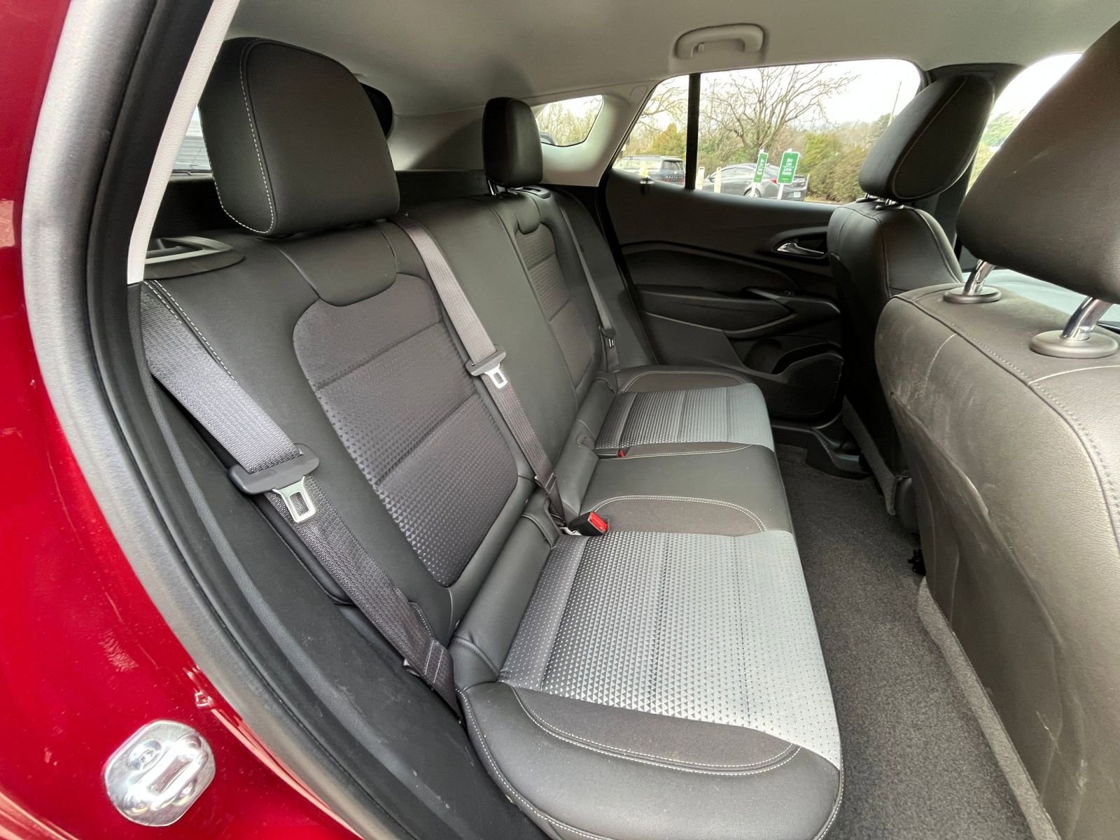 Used 2025 Chevrolet Trax LT w/ LT Convenience Package image 37