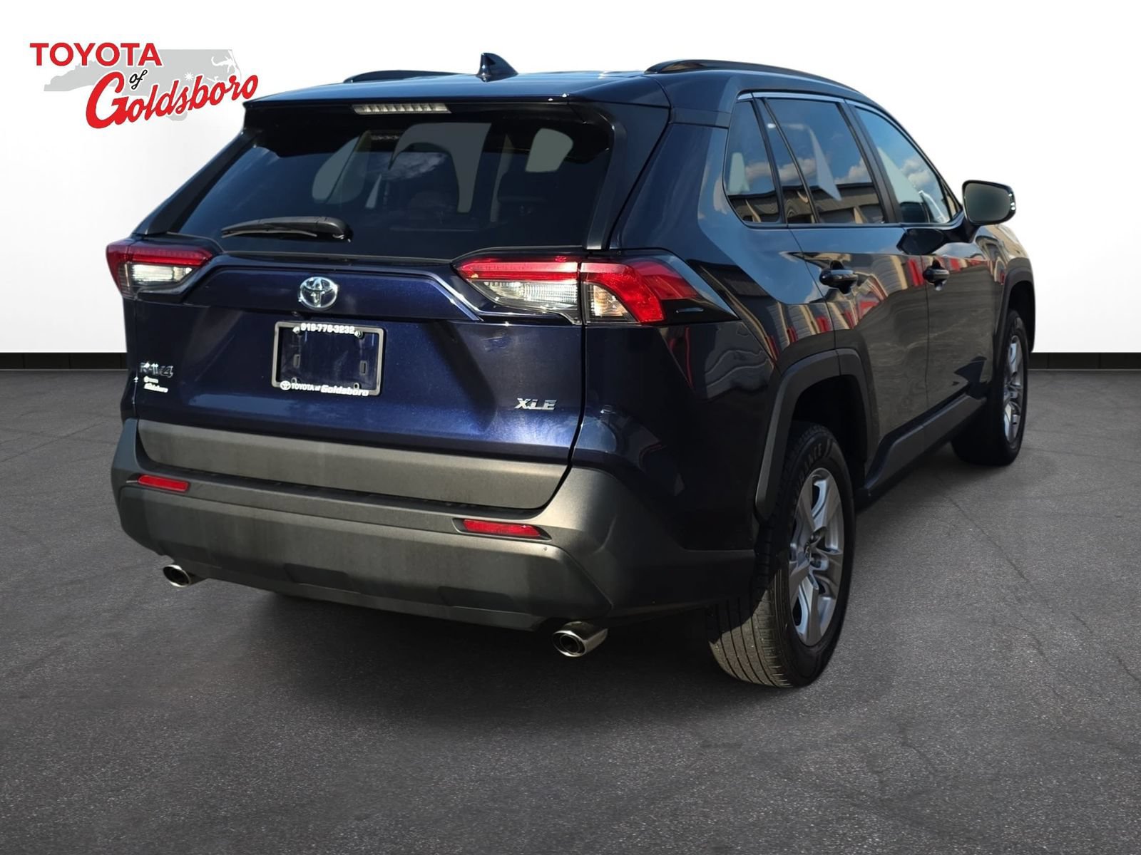 Used 2022 Toyota RAV4 XLE FWD image 5