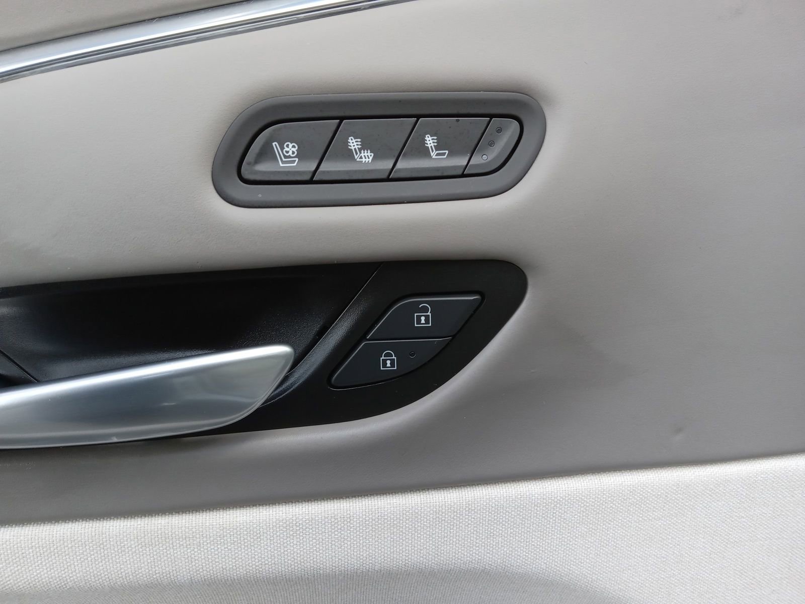 Used 2023 Cadillac Escalade Premium Luxury Platinum image 10