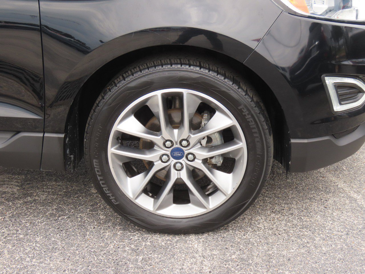 Used 2017 Ford Edge Titanium w/ Technology Package FWD image 9