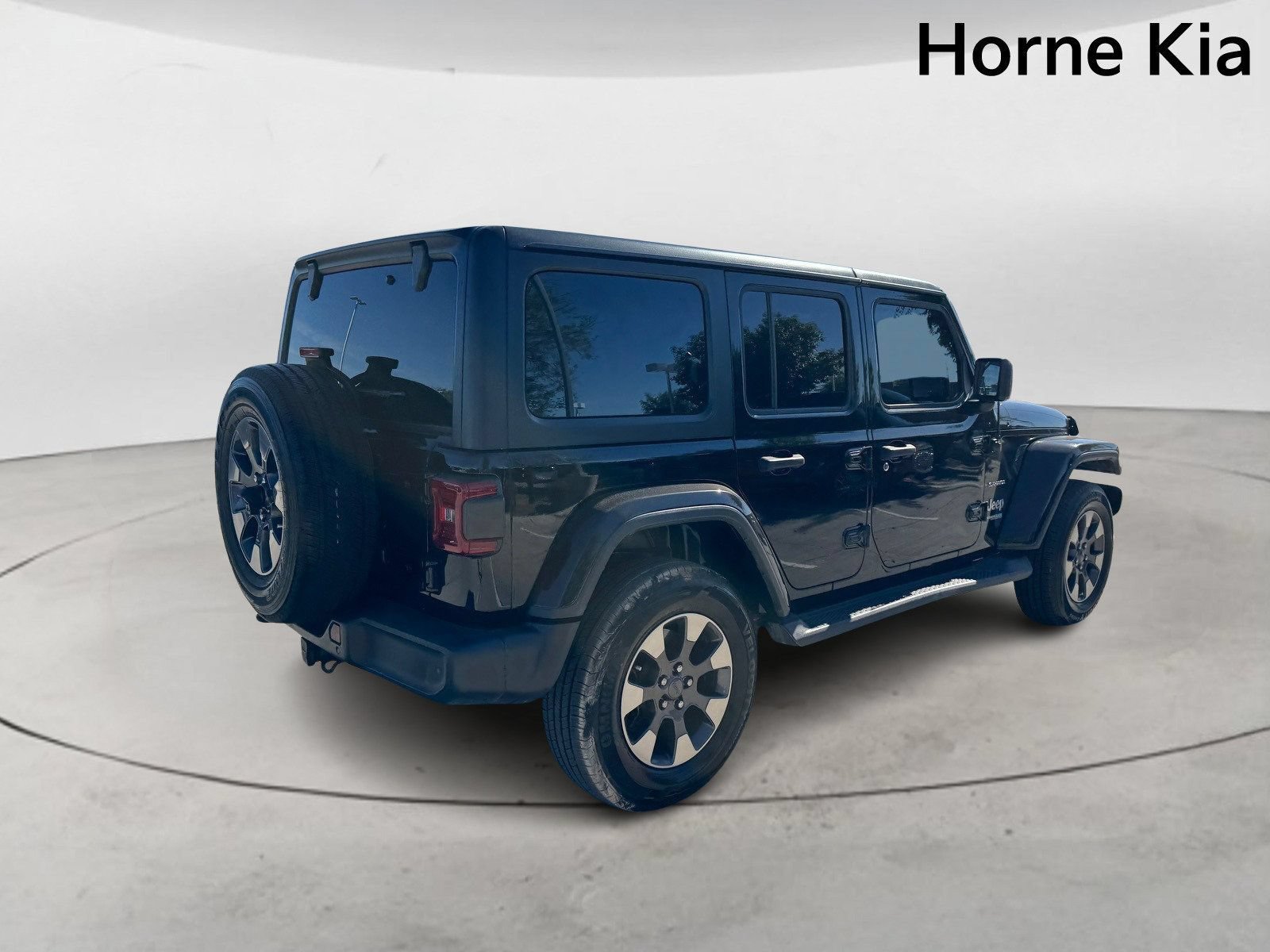 Used 2018 Jeep Wrangler Unlimited Sahara AWD/4WD image 4