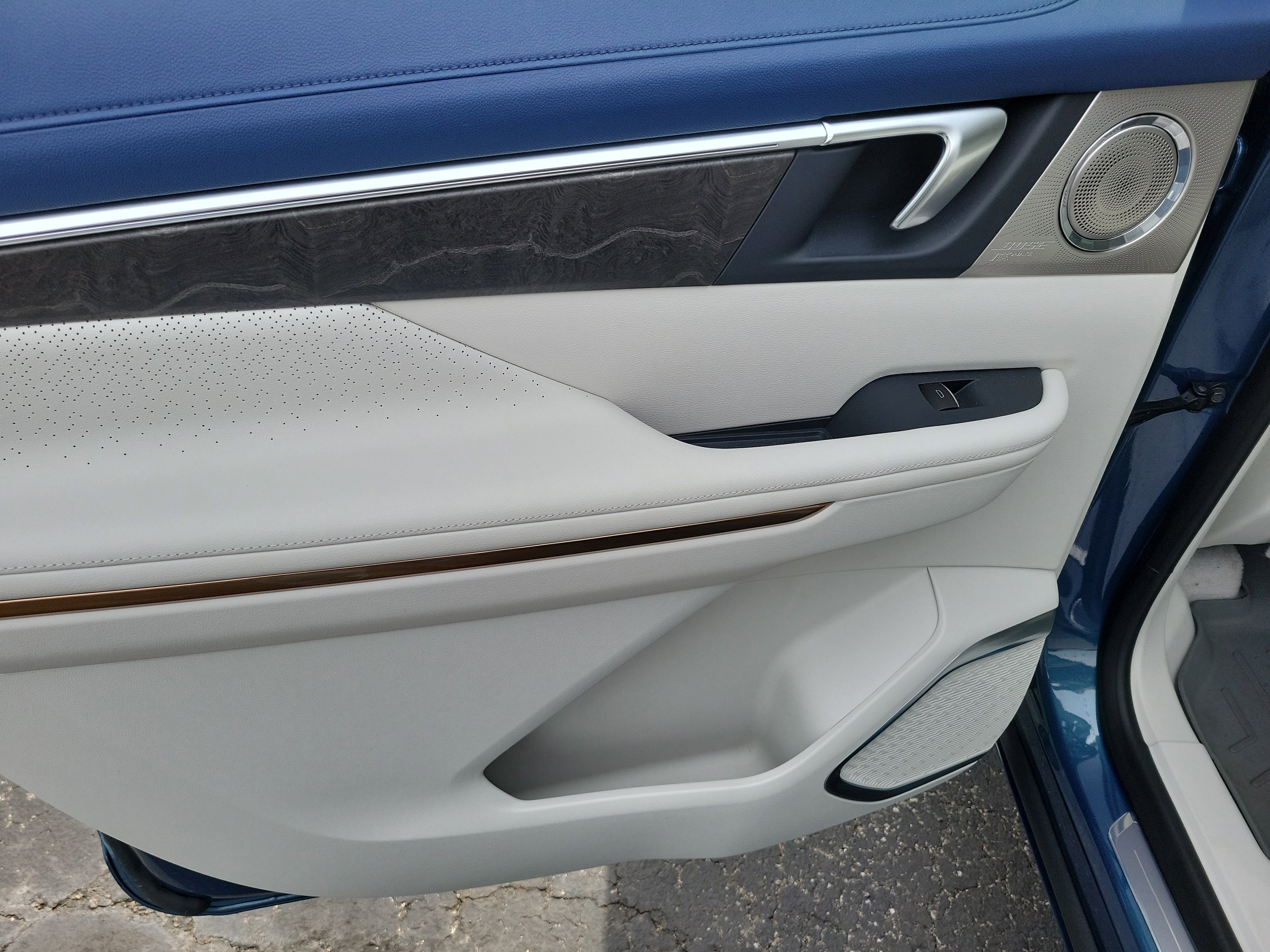 Used 2025 Buick Enclave Avenir FWD image 14