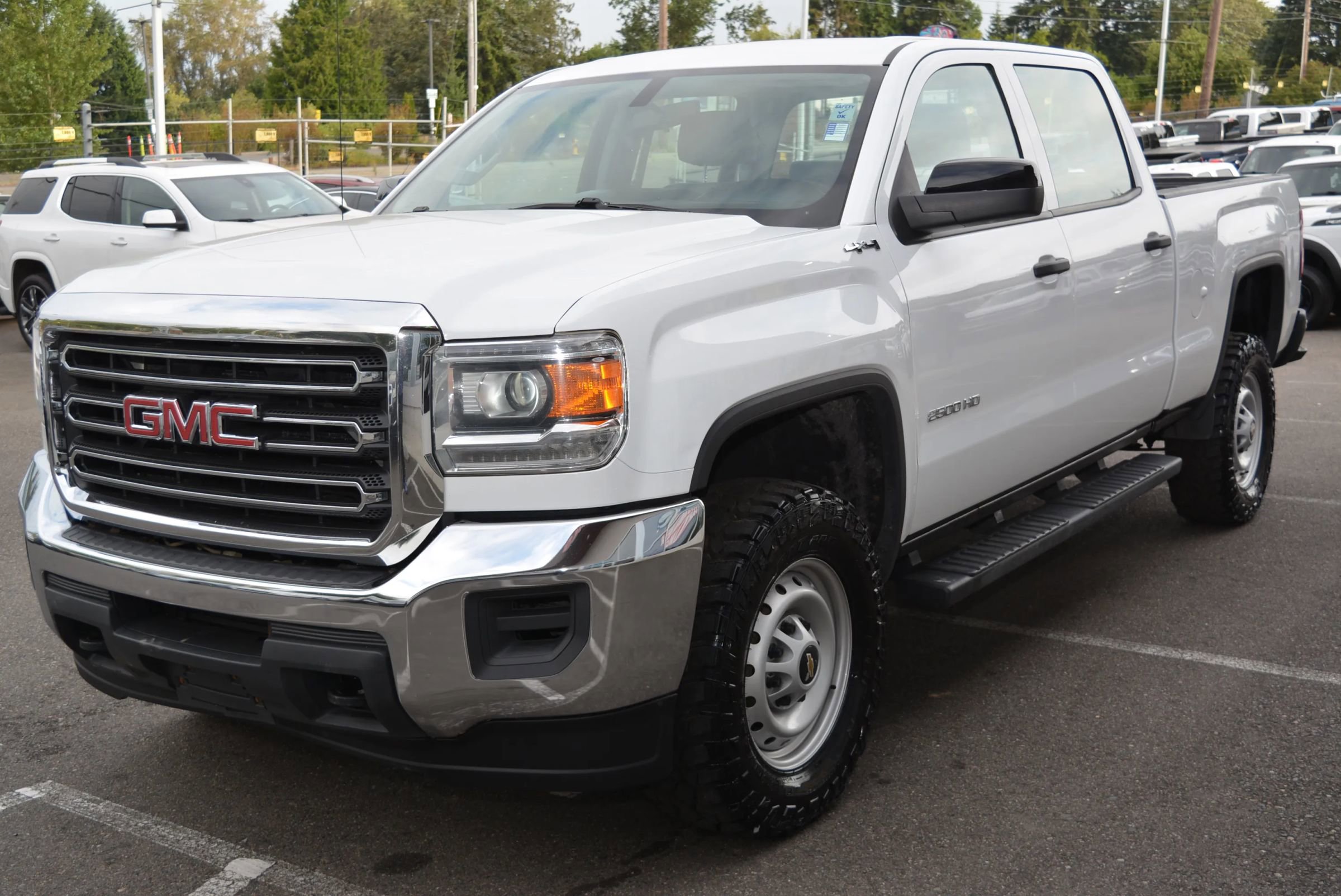 Used 2017 GMC Sierra 2500 4x4 Crew Cab image 3