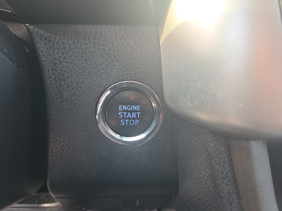 Used 2018 Toyota Highlander XLE FWD image 24