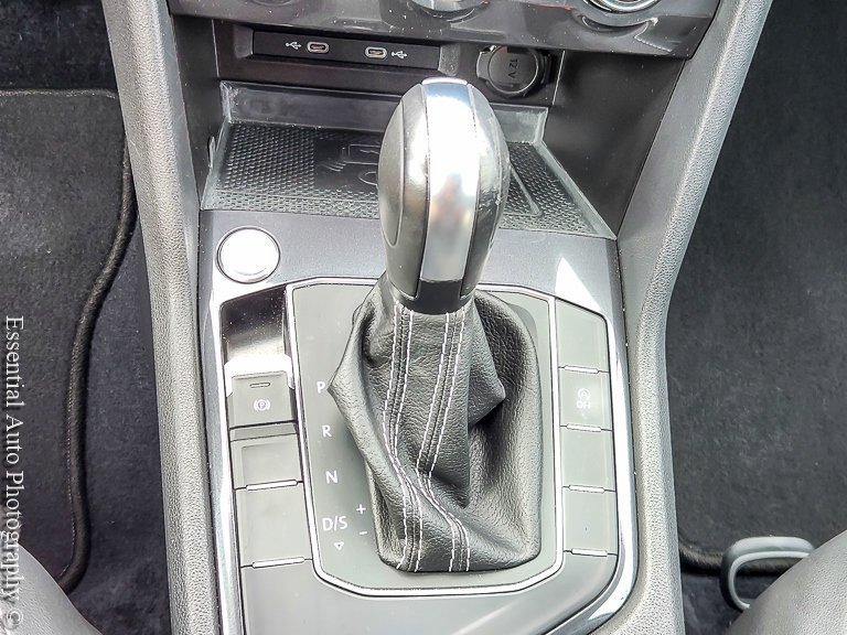 Used 2021 Volkswagen Tiguan SEL FWD image 16