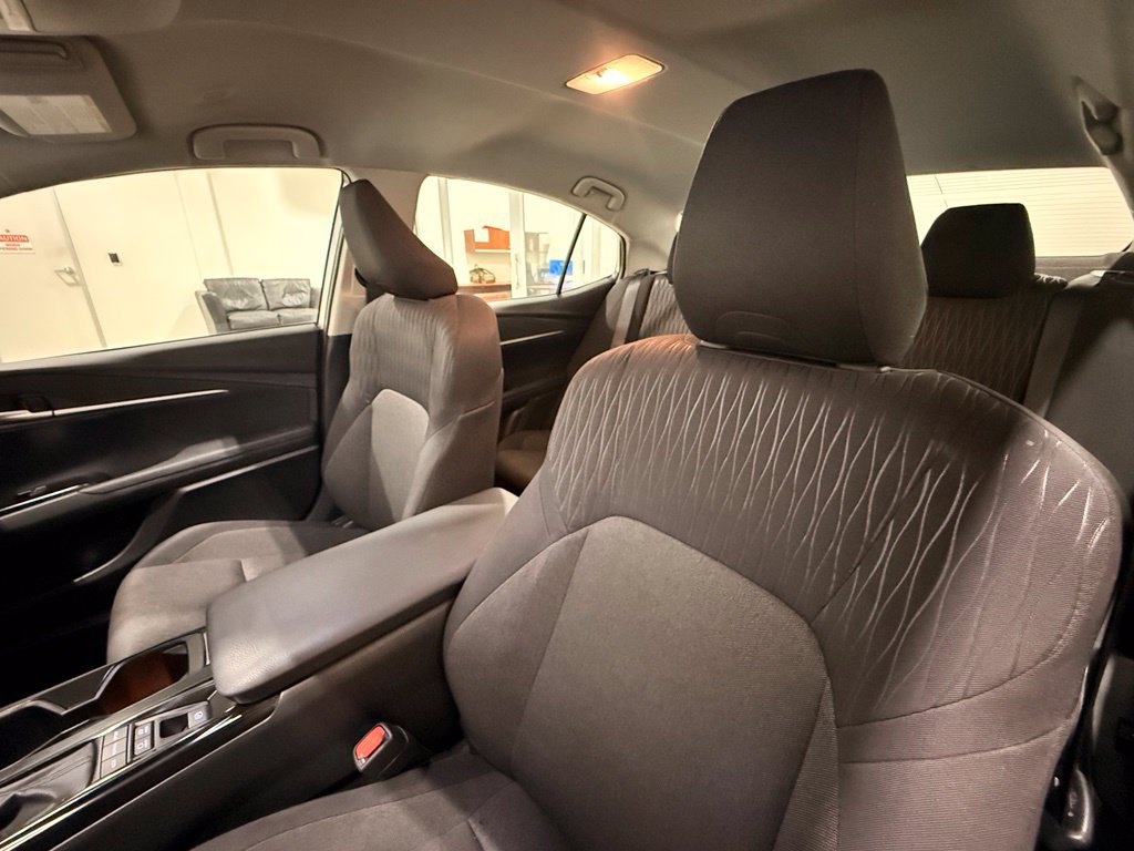 Used 2025 Toyota Camry LE FWD image 17