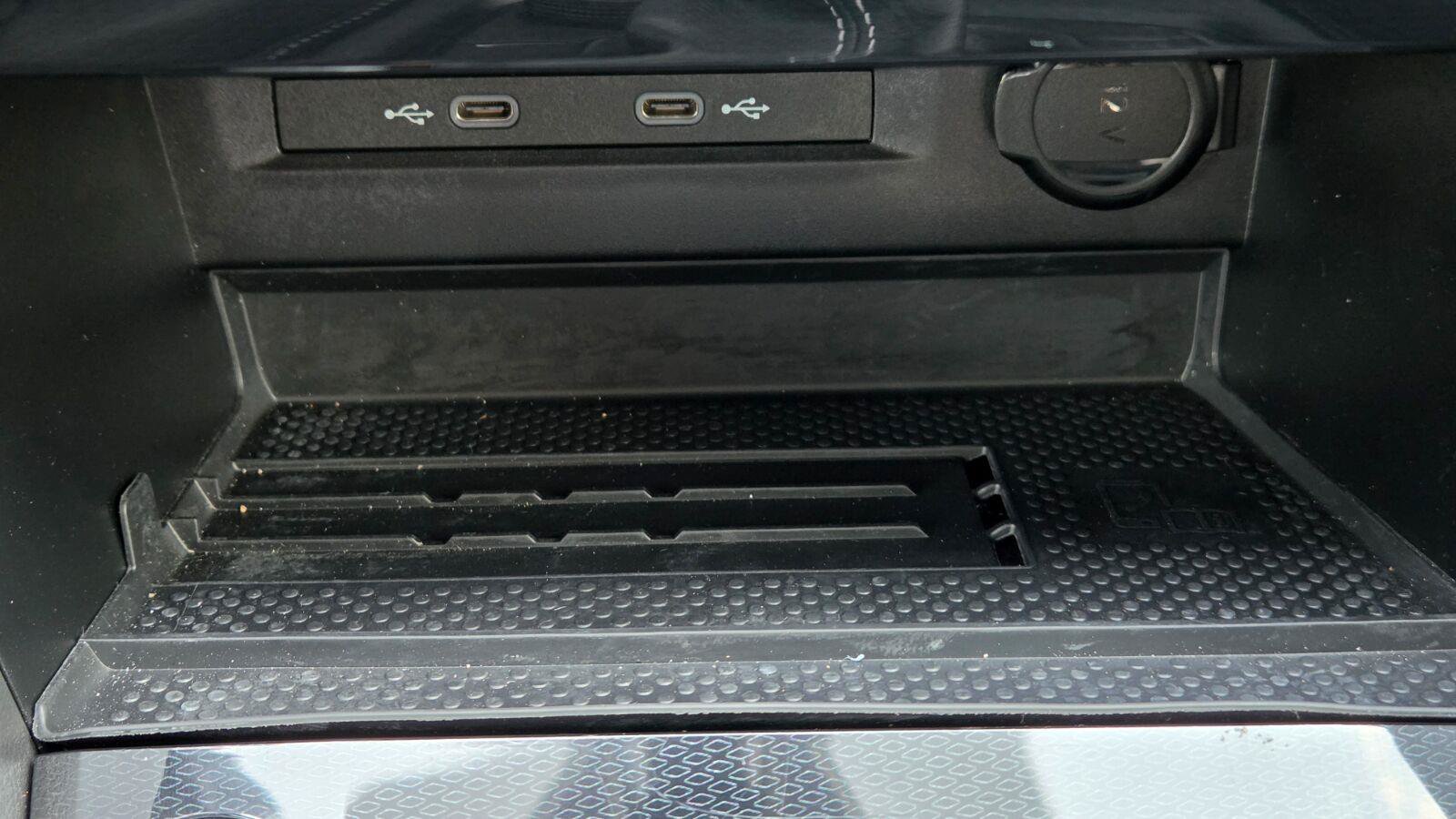 Certified 2025 Volkswagen Taos SEL AWD/4WD image 39