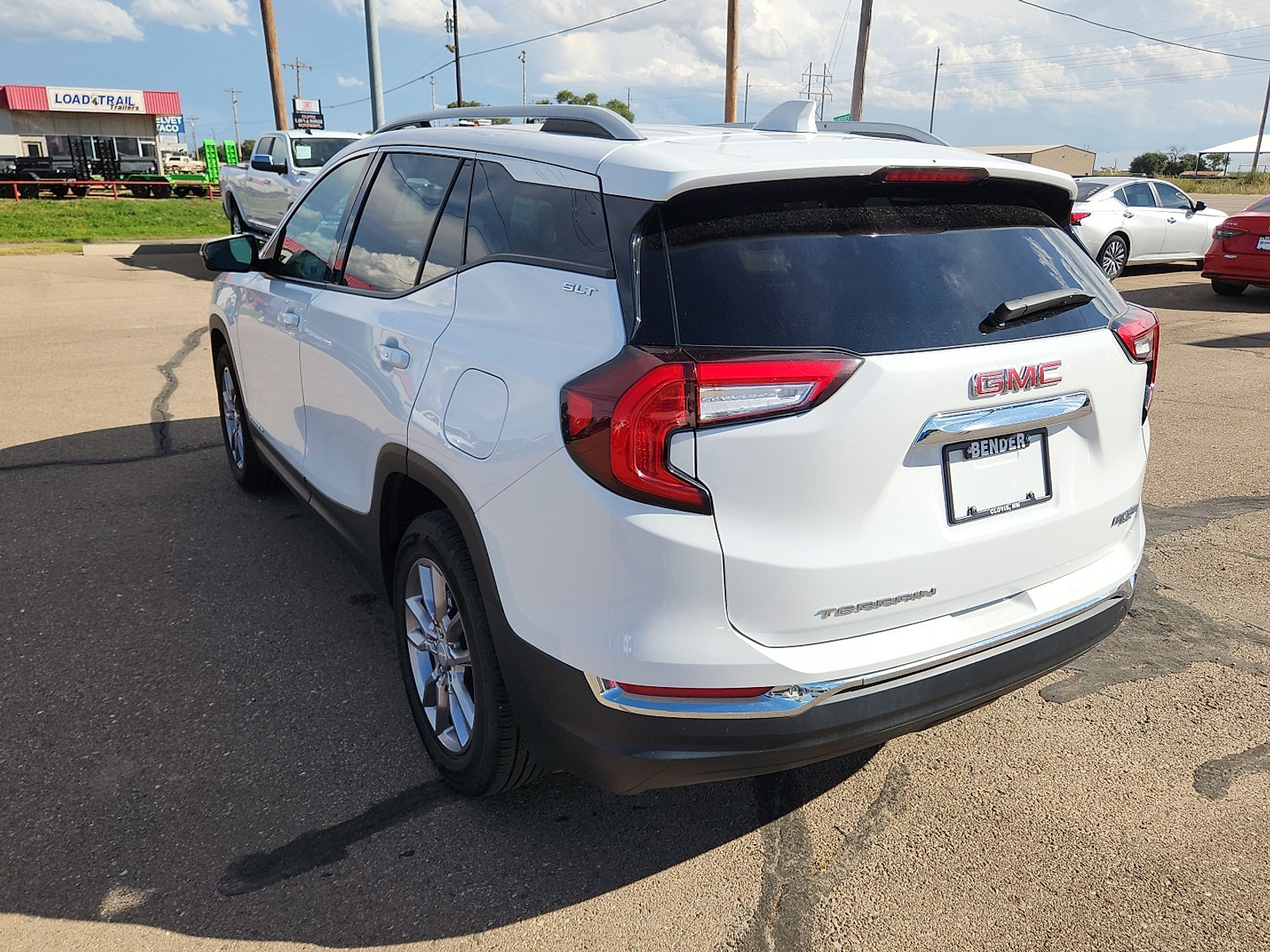 Used 2023 GMC Terrain SLT image 3