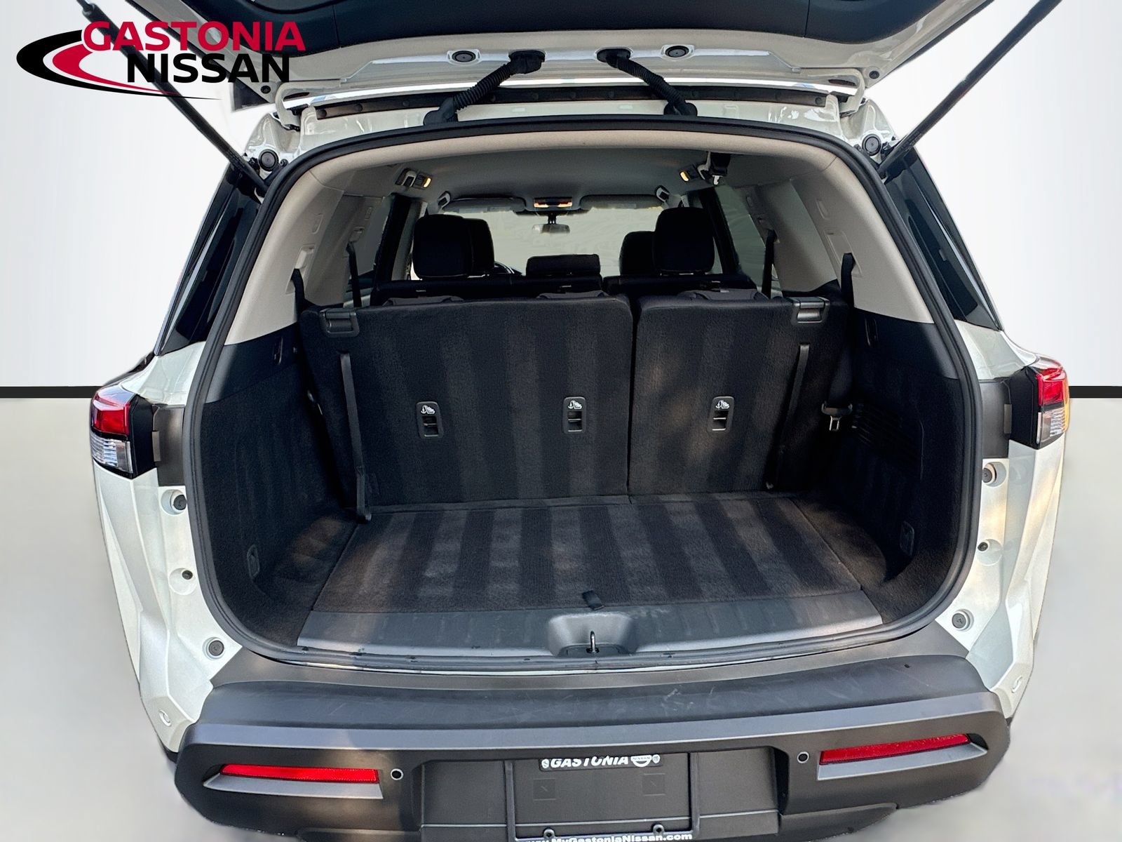 Used 2024 Nissan Pathfinder SV AWD/4WD image 34