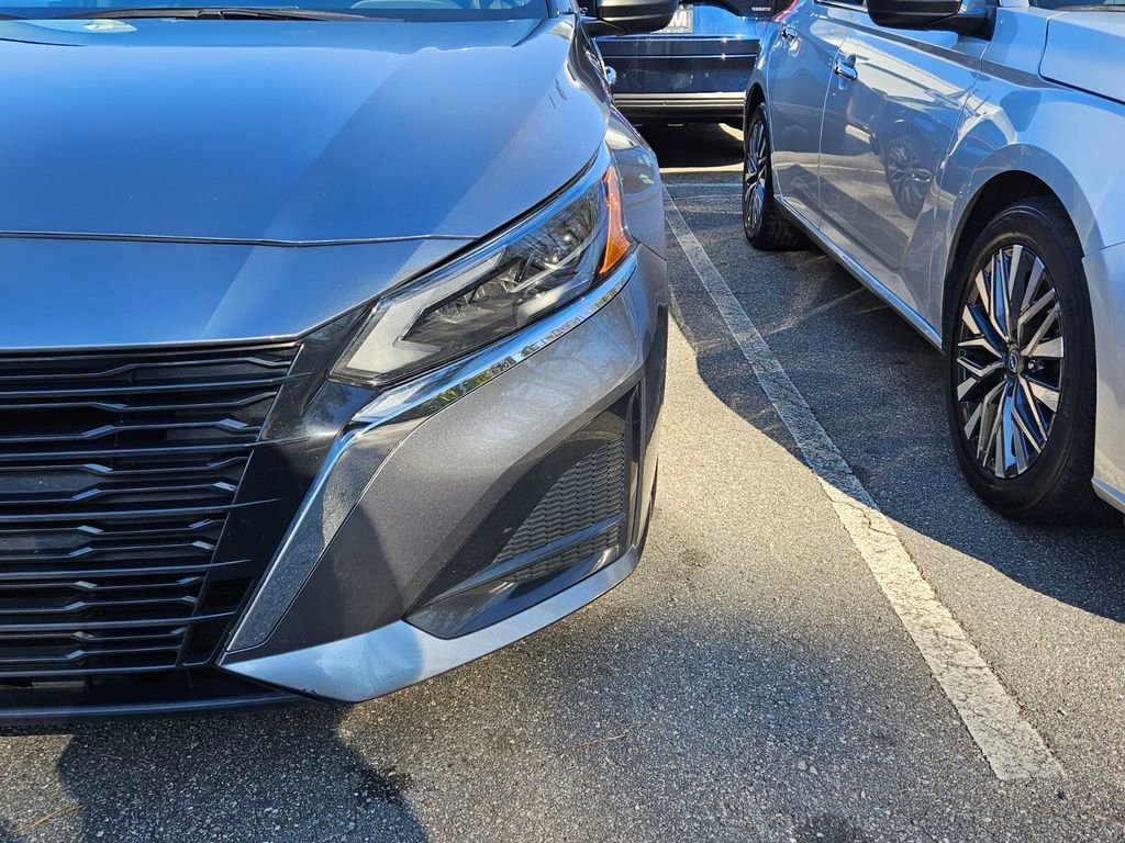 Used 2024 Nissan Altima 2.5 SV image 4