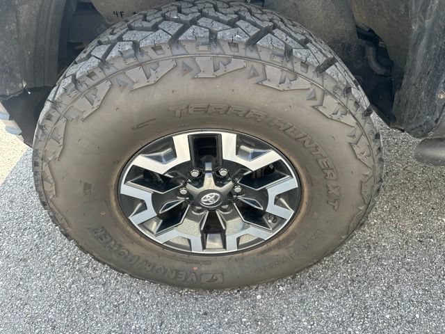 Used 2020 Toyota Tacoma SR AWD/4WD image 9
