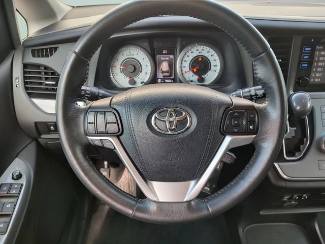Used 2017 Toyota Sienna SE FWD image 11
