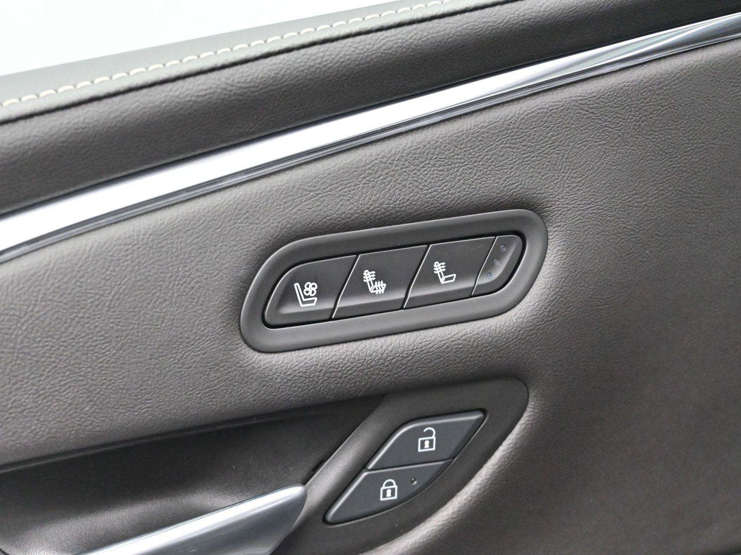 Certified 2024 Cadillac Escalade ESV Premium Luxury image 10