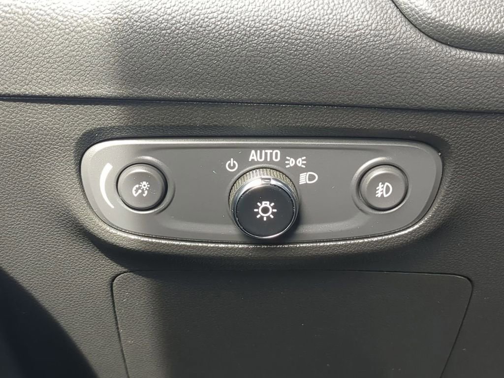 Used 2023 Buick Encore GX Select w/ Sport Touring Package FWD image 21
