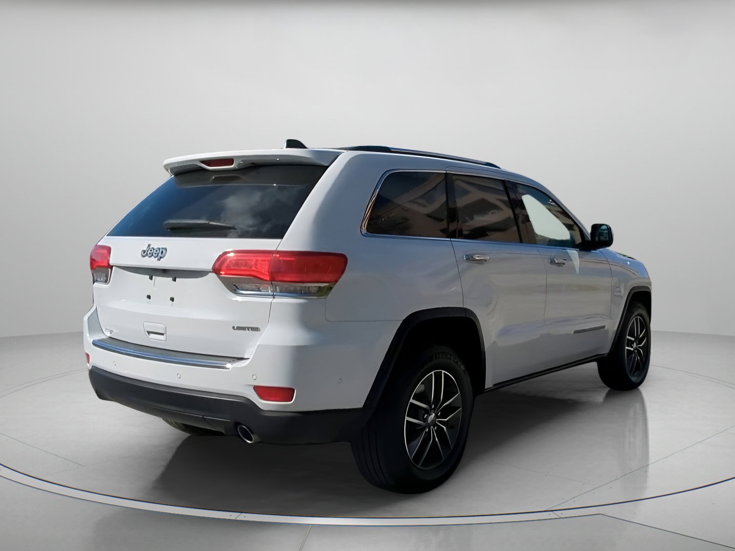 Used 2018 Jeep Grand Cherokee Limited image 26