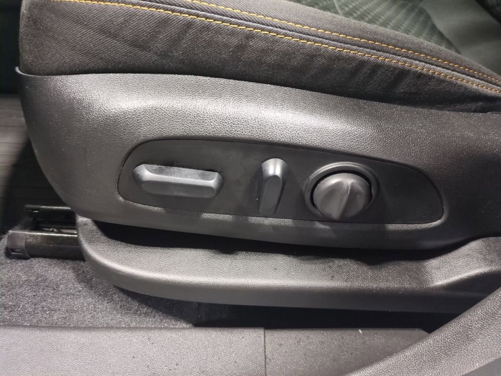 Used 2020 GMC Terrain SLE w/ Driver Convenience Package image 21