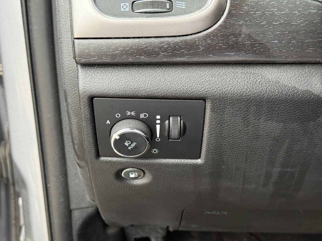 Used 2018 Jeep Grand Cherokee Altitude AWD/4WD image 18