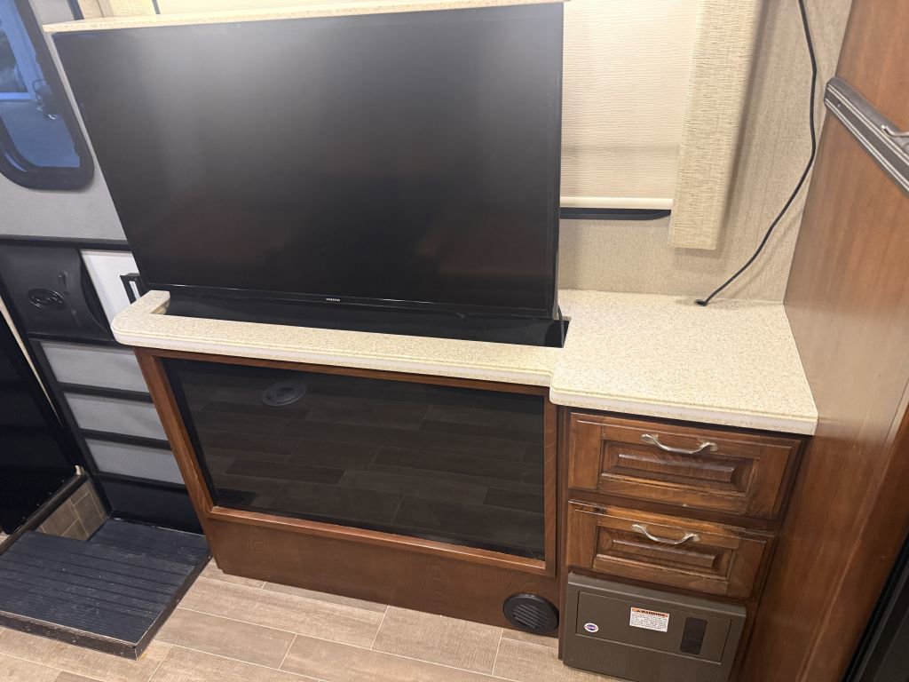 Used 2017 Mercedes-Benz Sprinter 3500 image 63