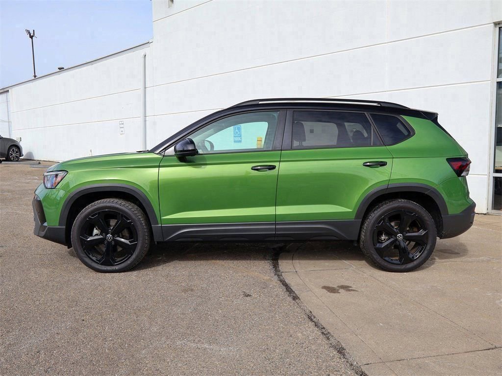 New 2025 Volkswagen Taos SE image 2