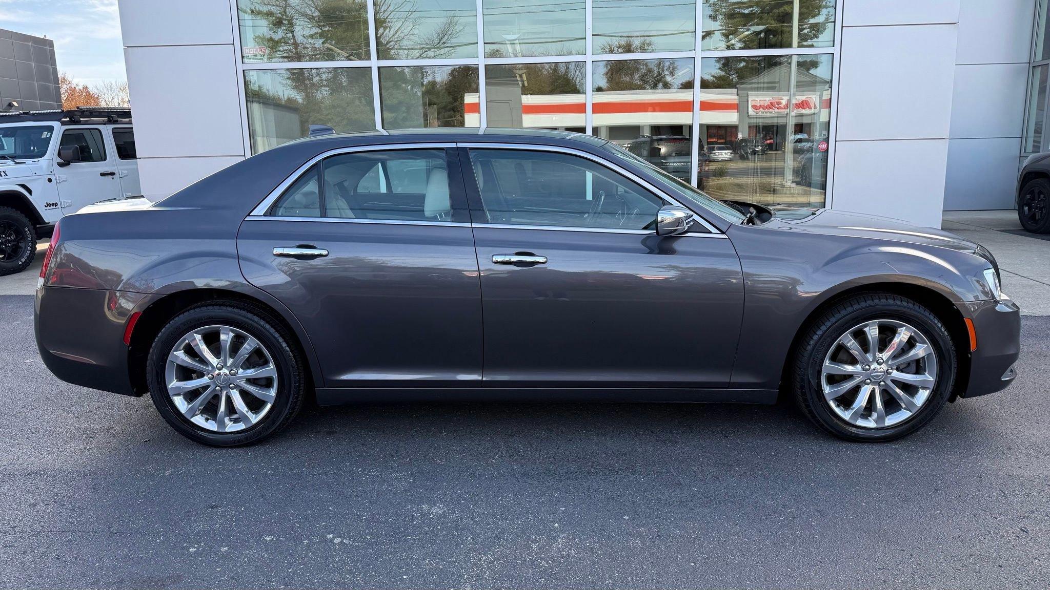 Used 2018 Chrysler 300 Limited image 1