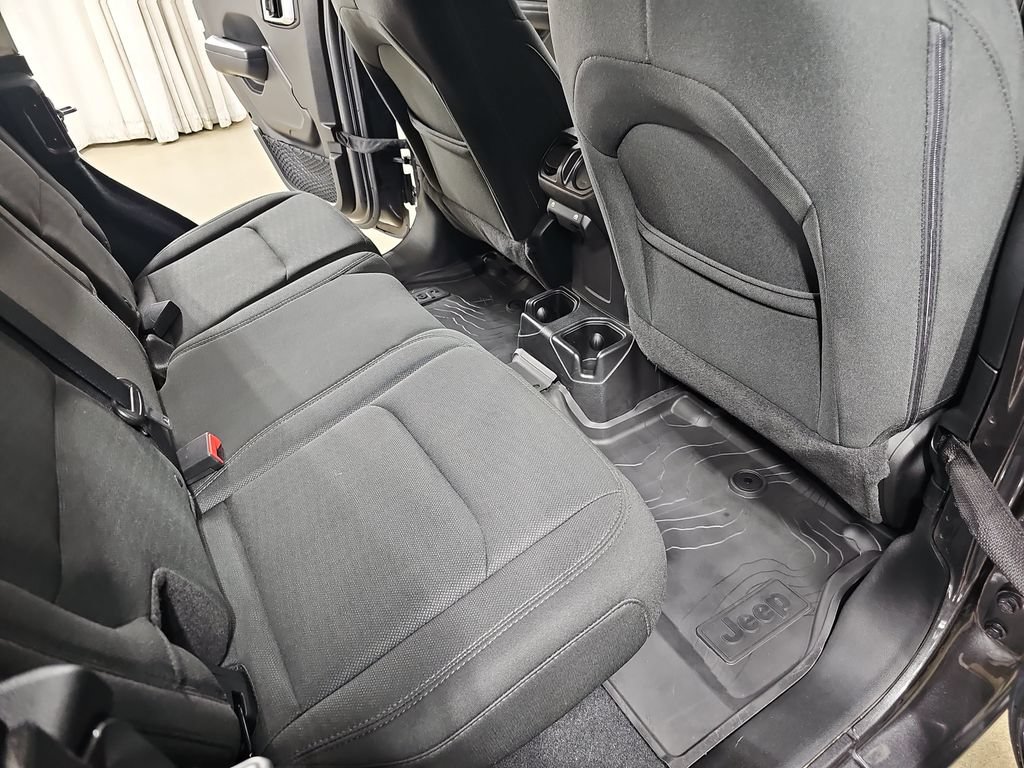 Used 2018 Jeep Wrangler Unlimited Sport S AWD/4WD image 14