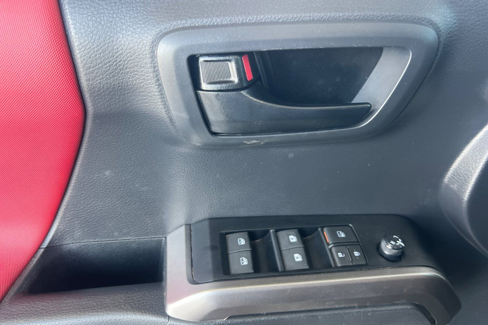 Certified 2023 Toyota Tacoma SR5 AWD/4WD image 8