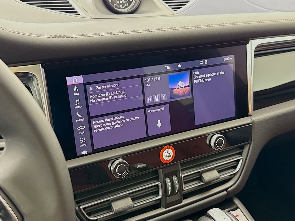 Certified 2025 Porsche Macan image 19