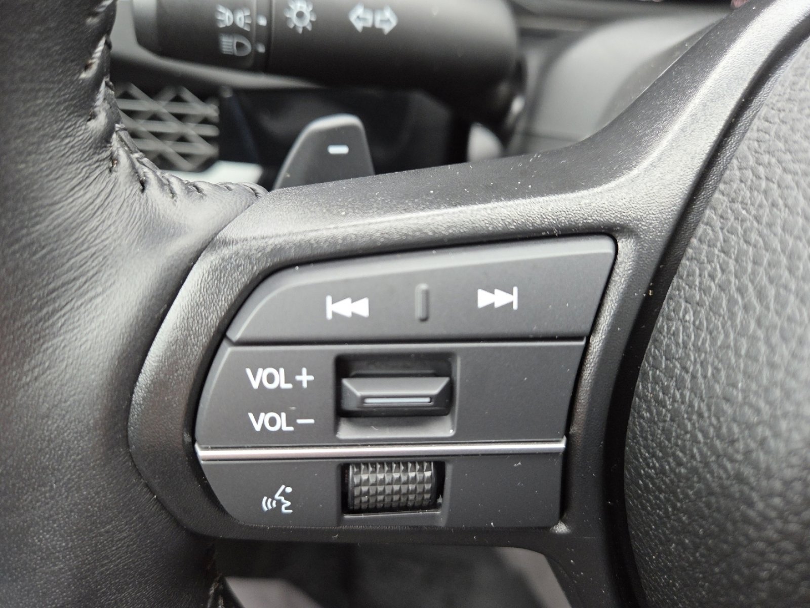 Used 2025 Honda Accord Sport image 32