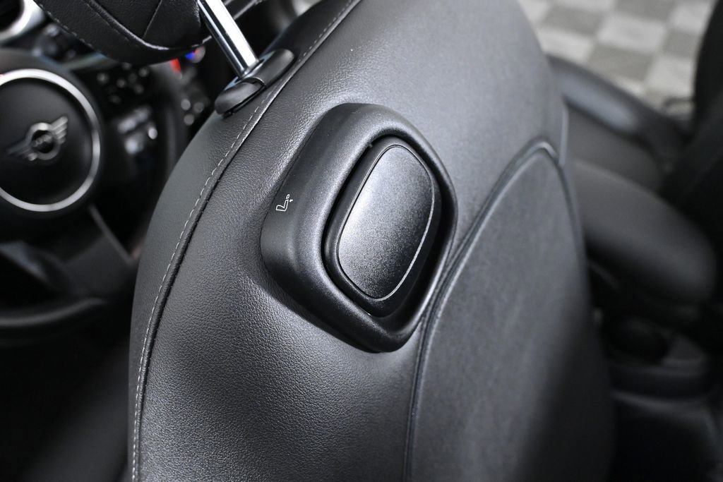 Certified 2024 MINI Cooper image 29