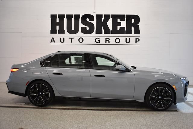 New 2026 BMW 740i xDrive w/ Premium Package AWD/4WD image 2