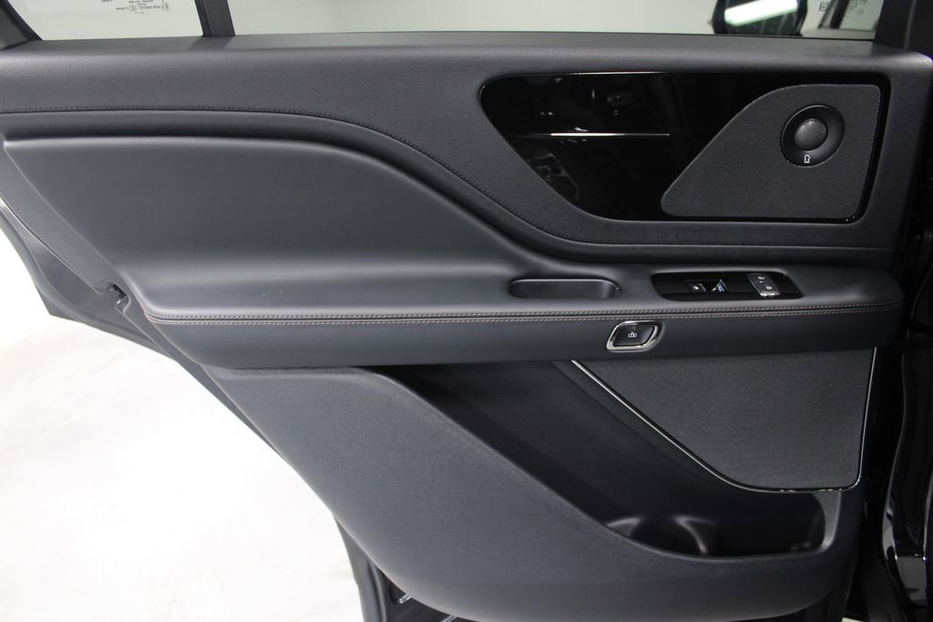 New 2025 Lincoln Aviator 2WD w/ Jet Appearance Package image 25
