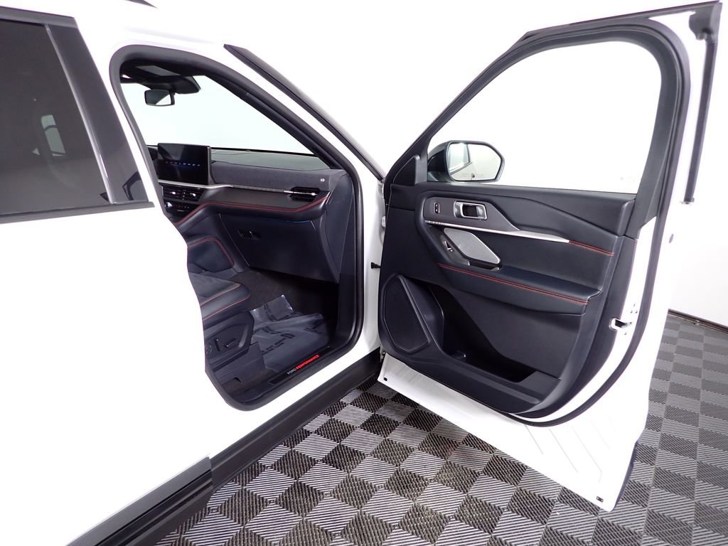 Used 2025 Ford Explorer ST image 44
