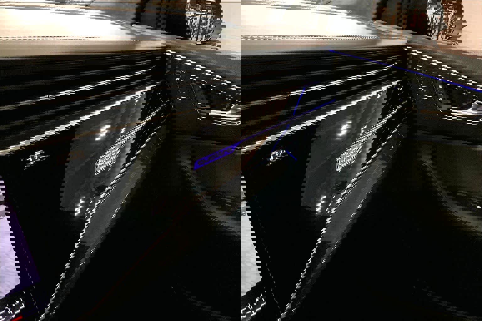 Used 2020 Audi Q8 Prestige w/ Prestige Package image 30