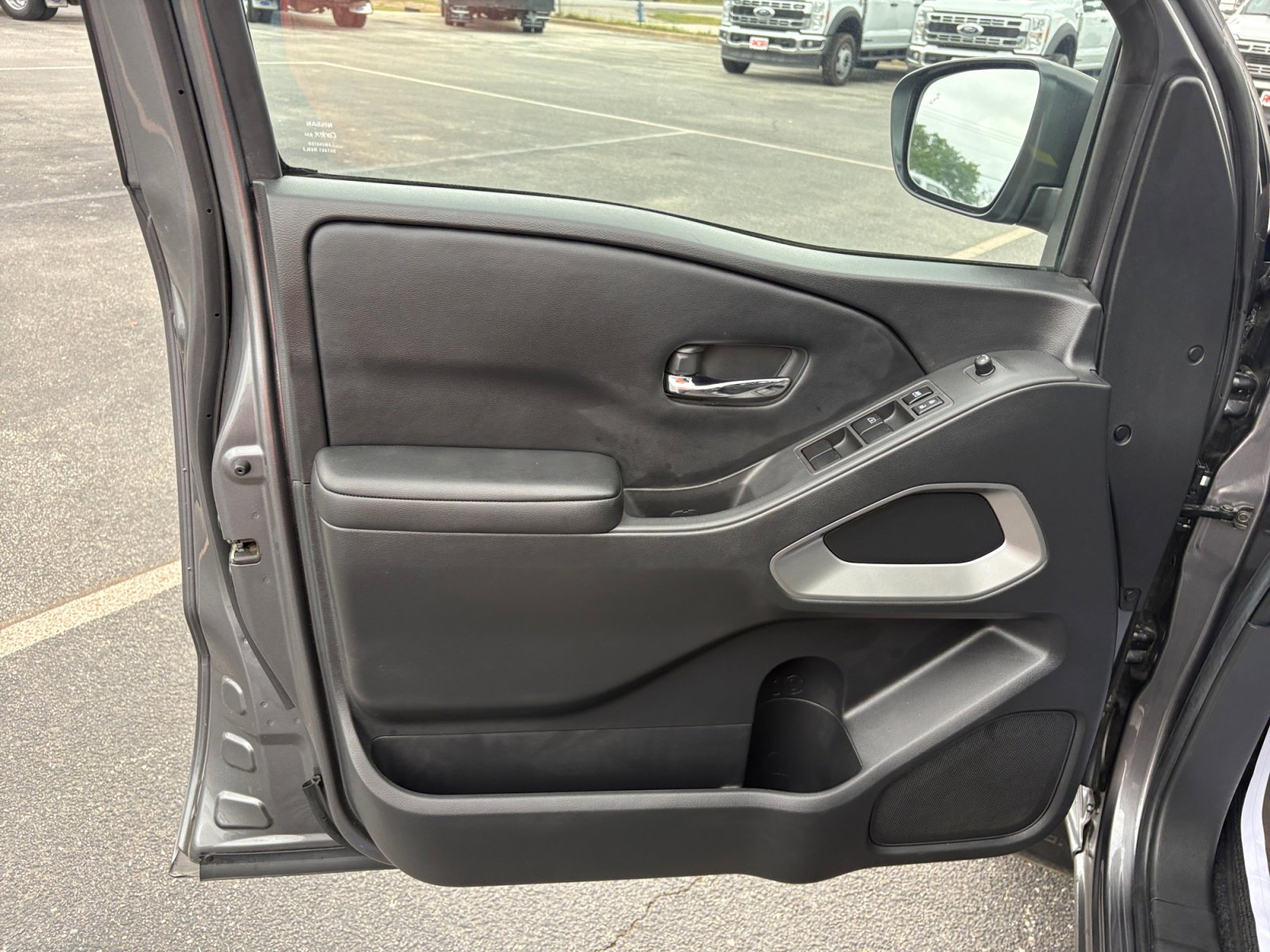 Used 2025 Nissan Frontier SV RWD image 23