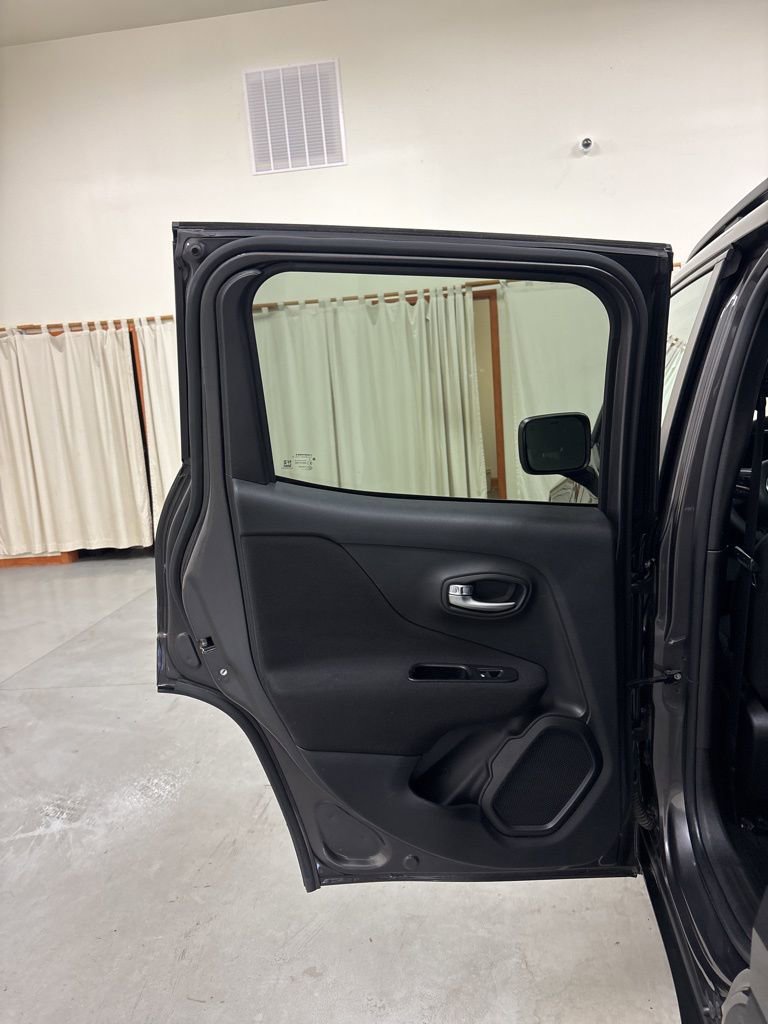 Used 2021 Jeep Renegade Latitude AWD/4WD image 22
