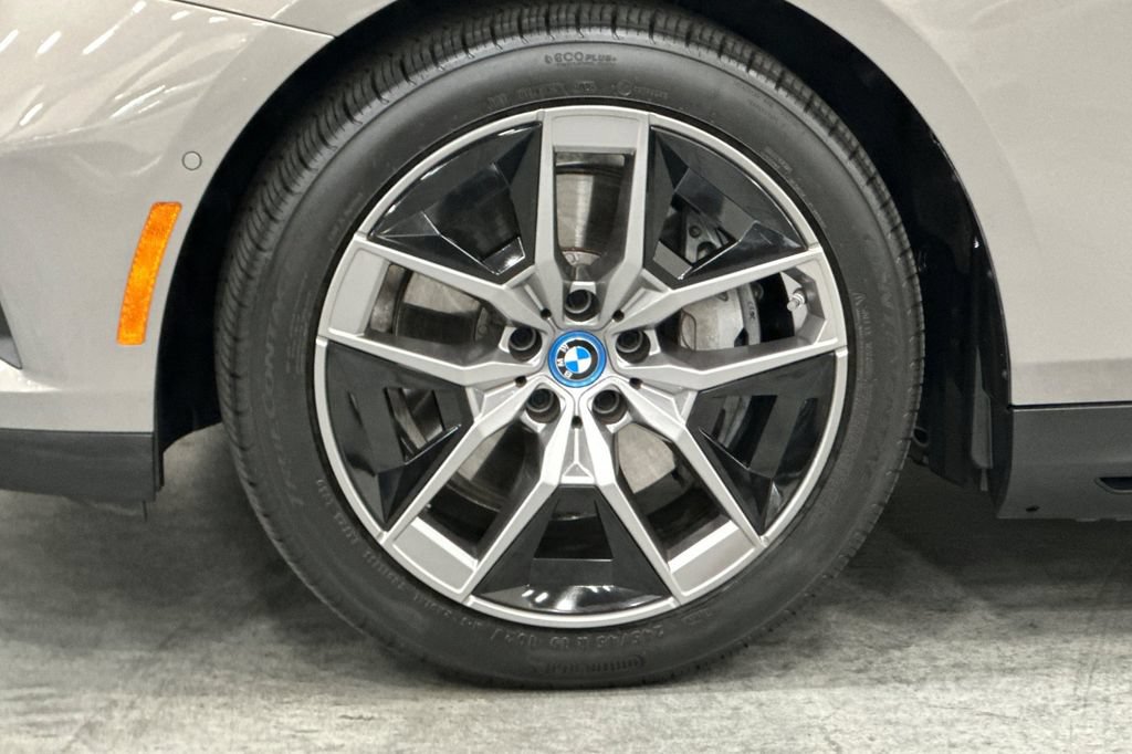 Used 2024 BMW i5 eDrive40i w/ Premium Package RWD image 33
