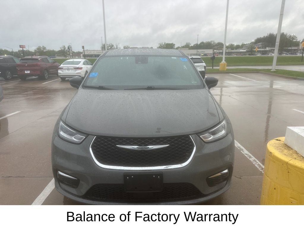 Used 2025 Chrysler Pacifica Select FWD image 5