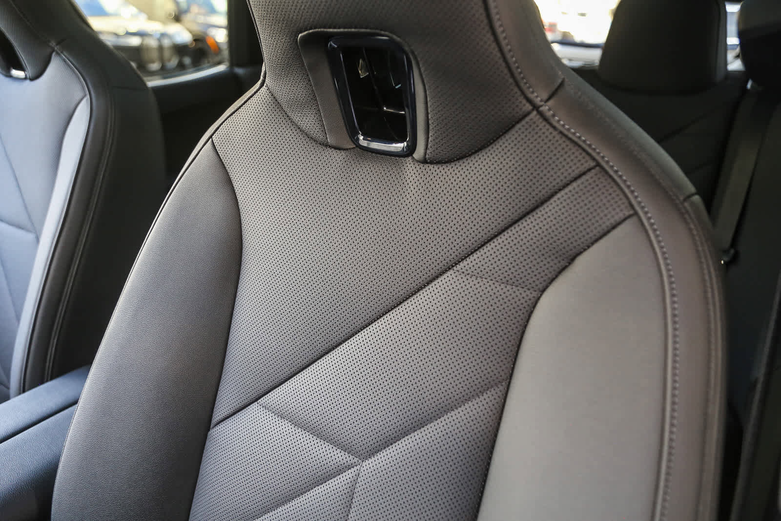 Used 2025 BMW iX xDrive50 w/ Premium Package image 20