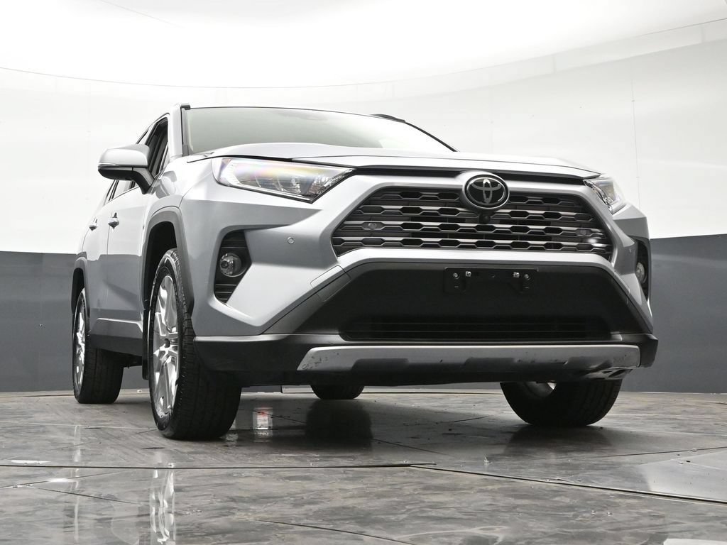 Used 2019 Toyota RAV4 Limited AWD/4WD image 30