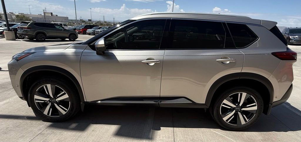 Used 2023 Nissan Rogue Platinum FWD image 6